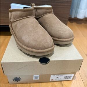 UGG women’s size 6 classic ultra mini chestnut